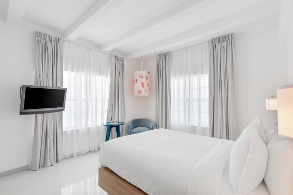 Townhouse Hotel by LuxUrban image 23