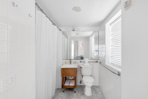 Townhouse Hotel by LuxUrban image 25