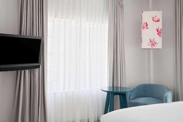 Townhouse Hotel by LuxUrban image 3